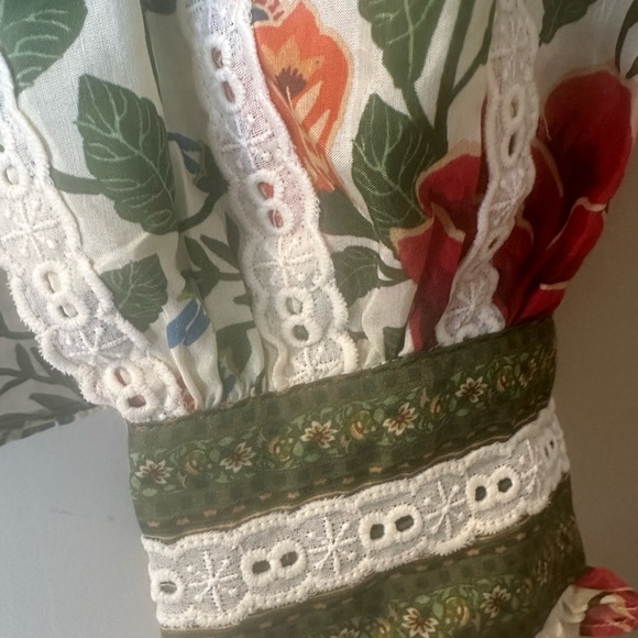 FARM Rio Multicolor Floral Blouse - Picture 8 of 9